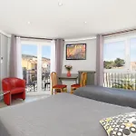 Hotel Triton